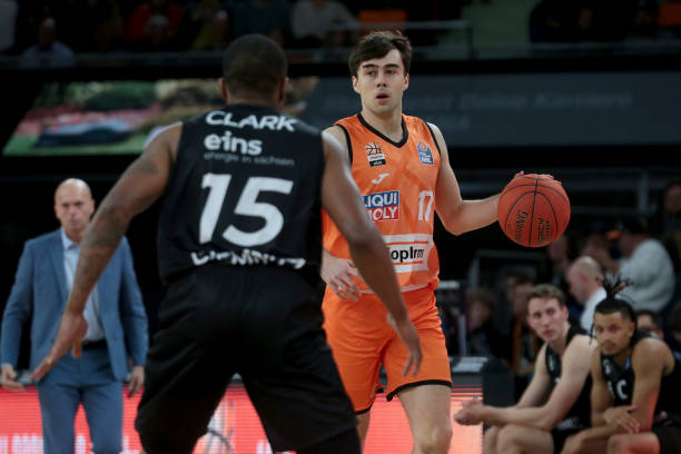 詹姆斯凭借 詹姆斯凭借